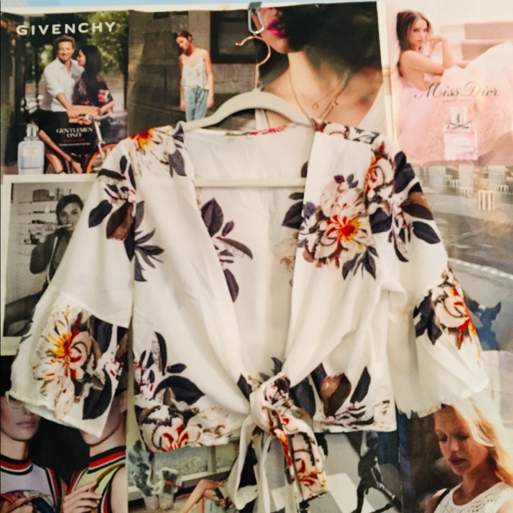Floral crop tie up top 🌸
